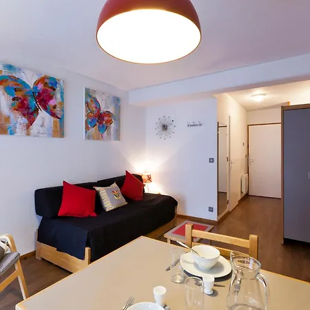 Avec Balcon Sud Et Wifi Au Centre De Brides-les-bains, Proche Thermes Et Telecabine - Fr-1-512-54 Apartment