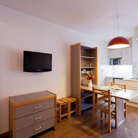 Avec Balcon Sud Et Wifi Au Centre De Brides-les-bains, Proche Thermes Et Telecabine - Fr-1-512-54 *