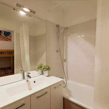 Avec Balcon Sud Et Wifi Au Centre De Brides-les-bains, Proche Thermes Et Telecabine - Fr-1-512-54 Apartment