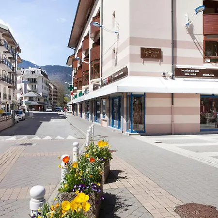 Avec Balcon Sud Et Wifi Au Centre De Brides-les-bains, Proche Thermes Et Telecabine - Fr-1-512-54 Apartment *